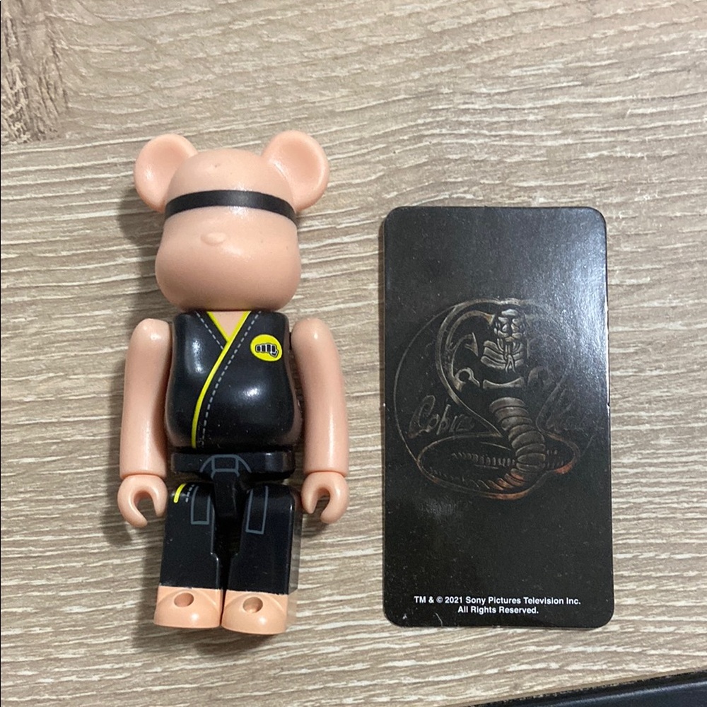 Bearbrick Series 43 ARTIST Cobra Kai 100% Medicom Be@rbrick Designer Toy w/ Card